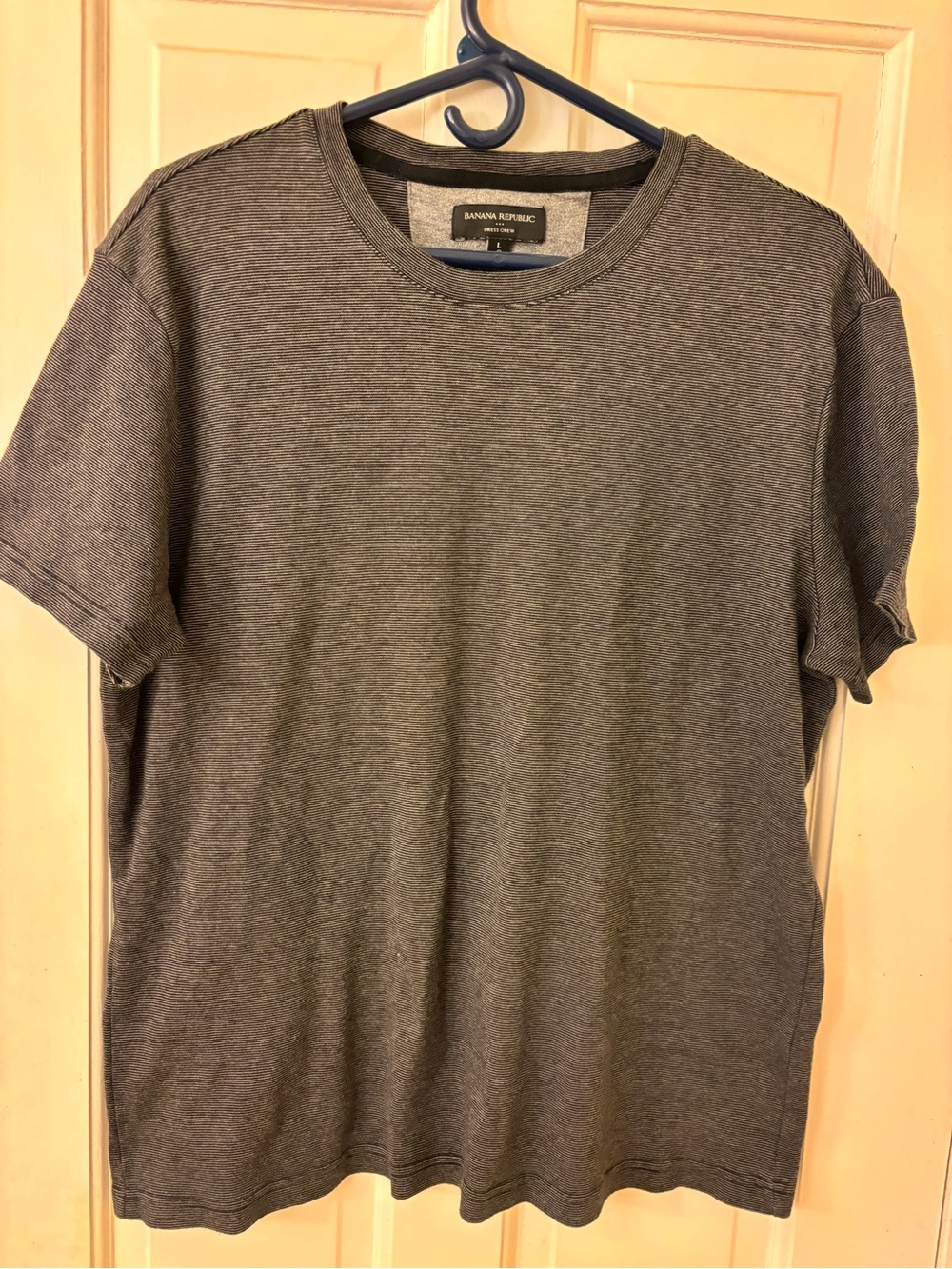 Banana Republic Men's Heather Gray Crew Neck T-Shirt  Size Large